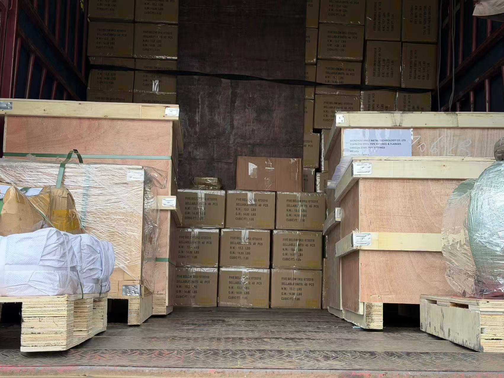 Kompleksowe produkty z zakresu rurociągów przemysłowych wysyłane do Wietnamu — kompleksowe zaopatrzenie dla klientów na całym świecie